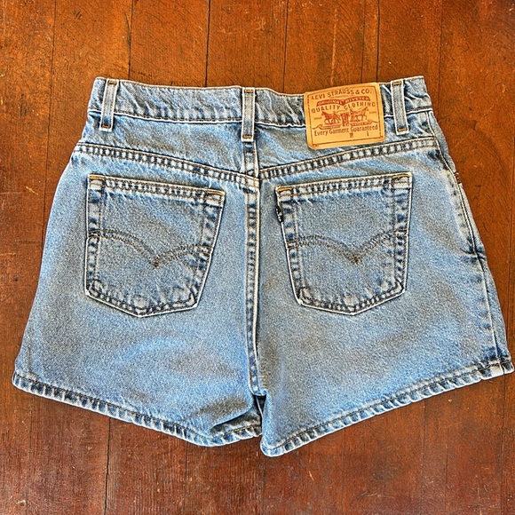 Levi’s Jean Shorts - Picture 2 of 4